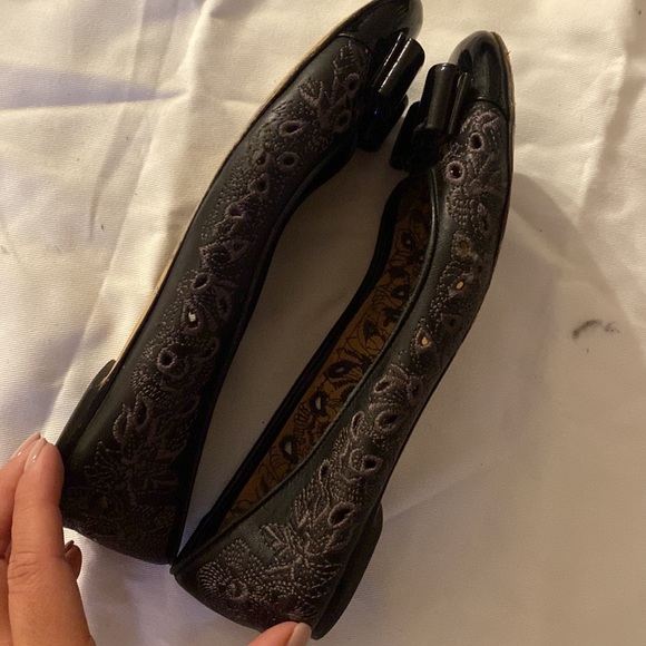 Ferragamo flats - Picture 2 of 2